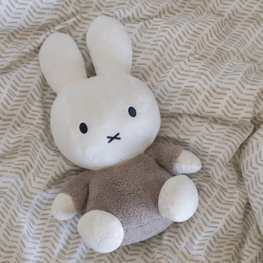 Peluche Miffy fluffy taupe (35 cm) (Pioupiou et Merveilles) - Image 3