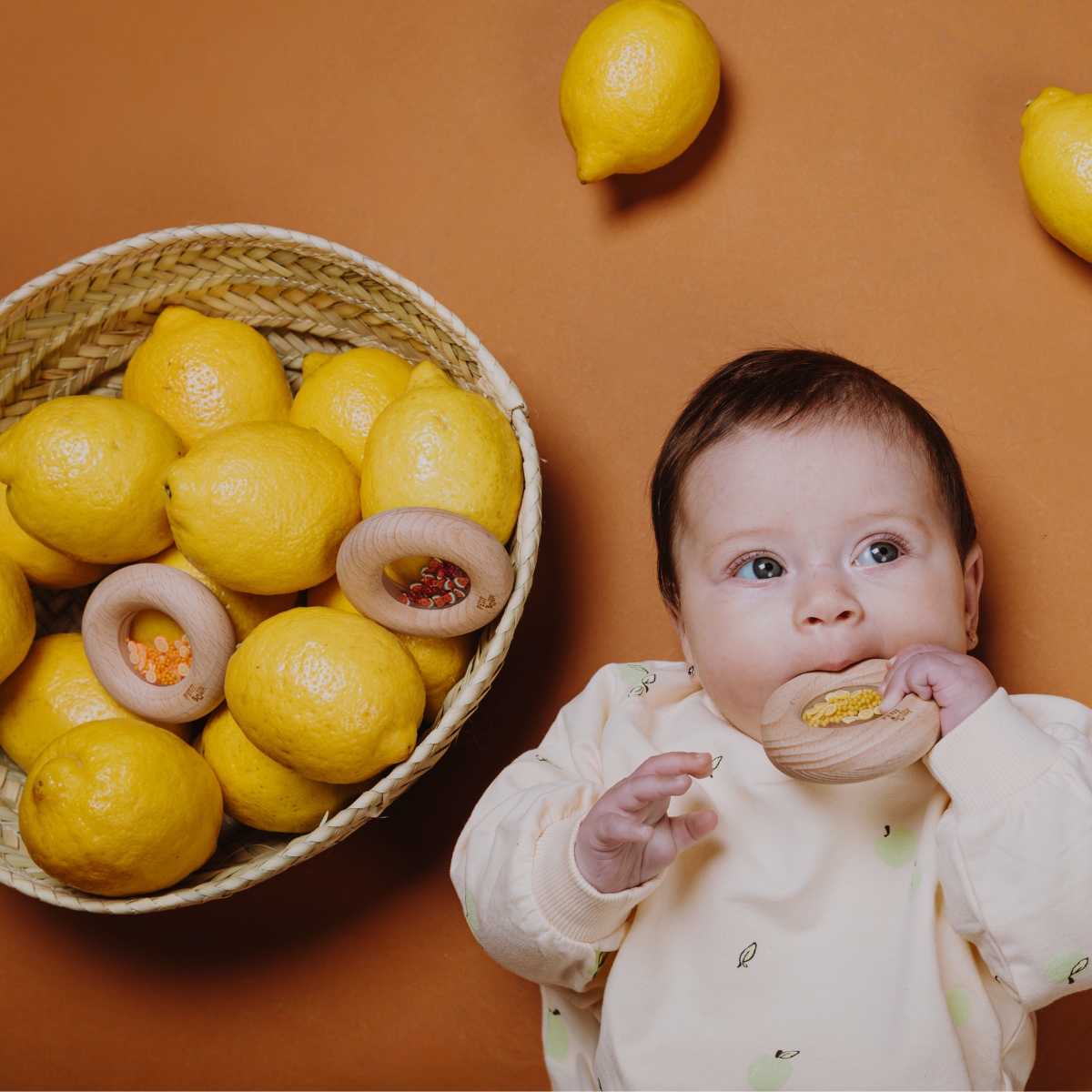 Hochet sensoriel Sensory Donut citrons (Petit Boum) - Image 2