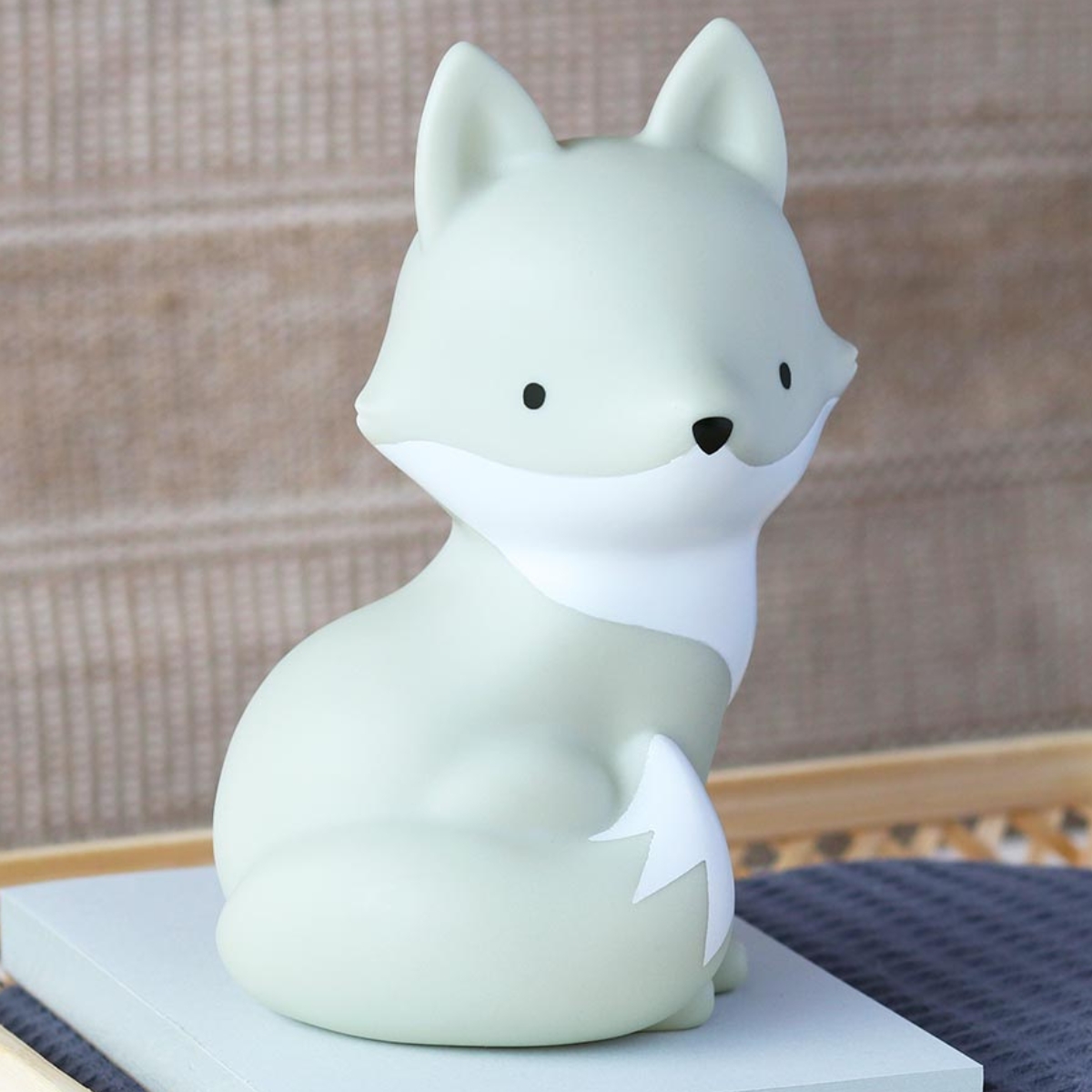 Petite veilleuse Renard arctique (13 cm) (A Little Lovely Company) - Image 2